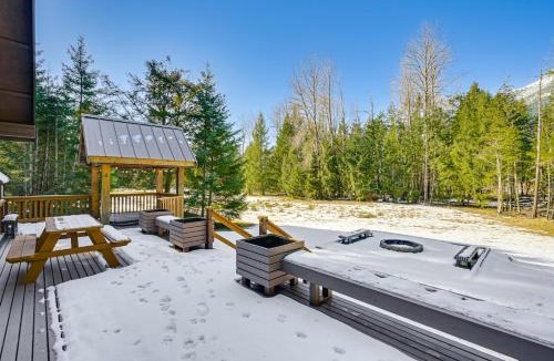 Packwood House | Mtn-View Packwood Cabin w/Deck & Fire Pit