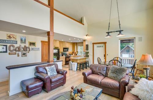 Packwood House | Mtn-View Packwood Cabin w/Deck & Fire Pit