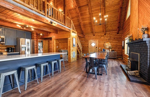 Mammoth Creek Cabin | Mtn Views & Fall Colors: Panguitch 1-Acre Estate!