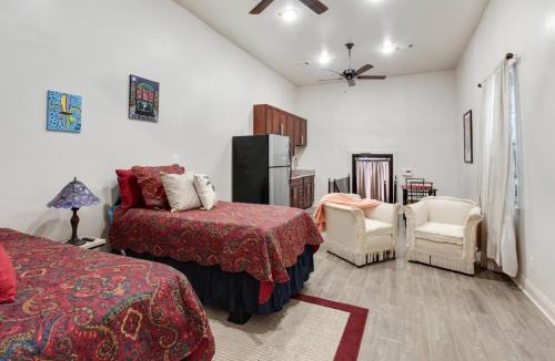 Mid-City District Apartment | N Broad Studios
