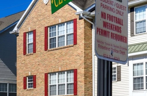 Roseland House | ND Luxury Townhome 8 min to ND Stadium!