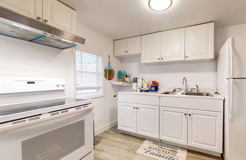 Dandridge Cabin | Near Downtown Dandridge Lakefront Escape・Pet OK!