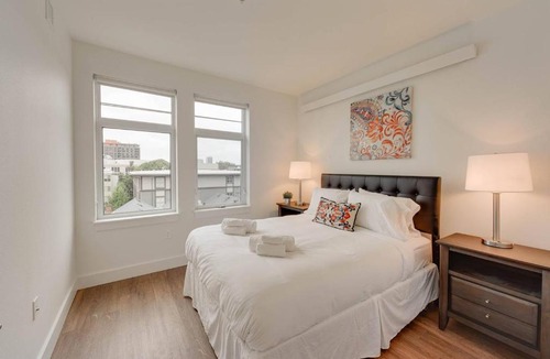 Uptown Apartment | New 2br in Great Portland Neighborhood