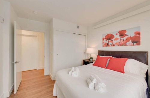 Uptown Apartment | New 2br in Great Portland Neighborhood