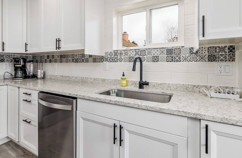 Escanaba House | NEW! 3 bed, 1.5 Bath, Games, WIFI