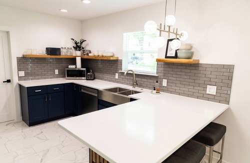 East Pensacola Heights House | New and Modern Double En-Suite