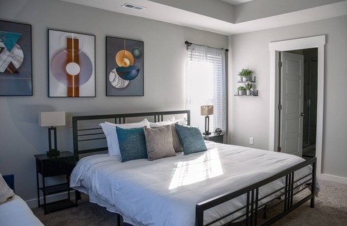 Murfreesboro House | NEW Artistic Abstract Abode-Arcade Games-Wi-Fi