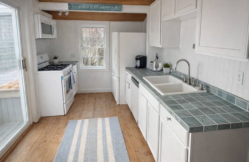 Madison House | NEW Charming Coastal Bungalow Steps From the Beach