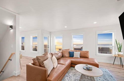Lincoln City House | New construction in 2025, Ocean View, Hot Tub, Arcade, Sleeps 20