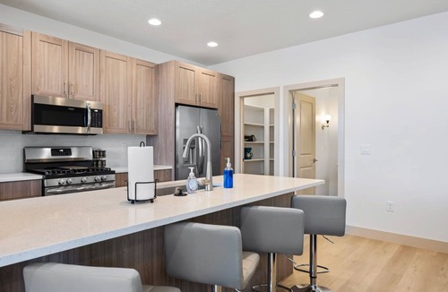 Santa Clara House | New End Unit Townhome- POOL NOW OPEN FOR THE SEASON!