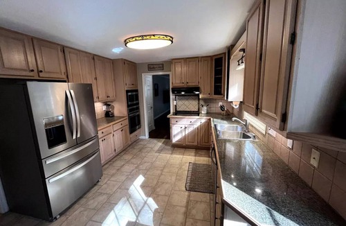 Oak Ridge House | -NEW- Green Cedar Lodge, Nature Lovers Dream! Hot Tub, FirePit, BBQ