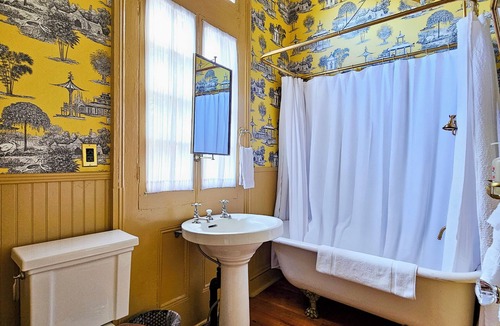 Faubourg Marigny Hotel | NEW! Historic Casa Capone, Saltwater Pool &Spa, Large Groups, Marigny/French Qtr