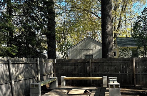 Higgins Lake Cabin | New! King suite, pet friendly - short walk to public beach and playground