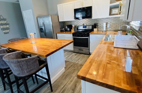 Milneburg House | ! New Listing Alert ! Large 3 Bdrm 2 bath