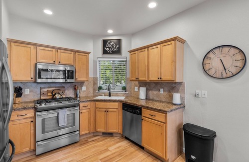 Southern Crossing House | New Listing! Blocks from Old Mill District| Fireplace | Desk | Patio | Garage