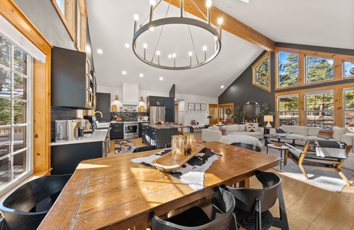 Deer Park House | New Listing, Luxury Home in Sunriver, 1-Story, Sleeps 10, SHARC passes, Hot Tub