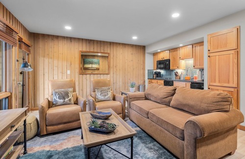 Century West Condo | New Listing! Pineview Getaway | Mt. Bachelor Village Condo Near River Trail