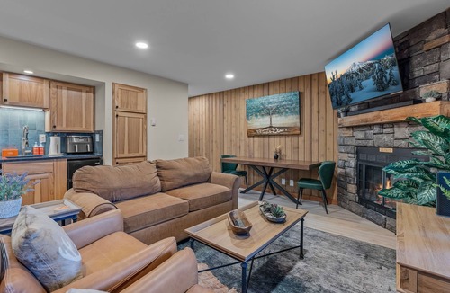 Century West Condo | New Listing! Pineview Getaway | Mt. Bachelor Village Condo Near River Trail