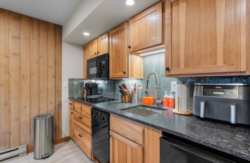 Century West Condo | New Listing! Pineview Getaway | Mt. Bachelor Village Condo Near River Trail