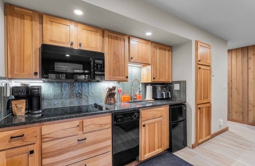 Century West Condo | New Listing! Pineview Getaway | Mt. Bachelor Village Condo Near River Trail