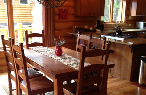 Oregon Water Wonderland Cabin | New Log Home on Big Deschutes River Within 1.5 mi of Sunriver, Oregon-fish&ski