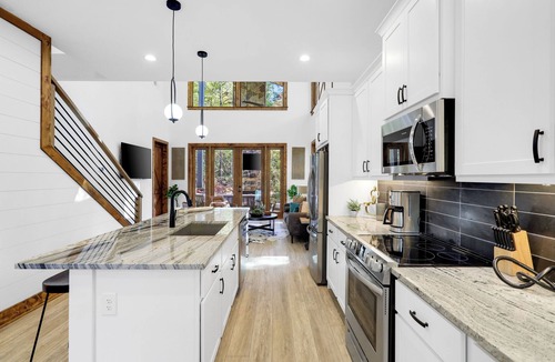 Foxfire Estates Cabin | NEW Luxury Cabin in the most desired Mtn Tops Area. Dream Catcher
