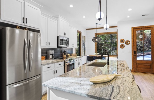 Foxfire Estates Cabin | NEW Luxury Cabin in the most desired Mtn Tops Area. Dream Catcher