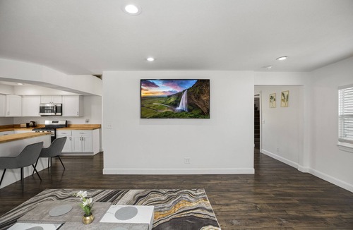 South Bend House | NEW Luxury, Spacious & Close to Notre Dame - 10 min driving