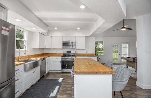 South Bend House | NEW Luxury, Spacious & Close to Notre Dame - 10 min driving