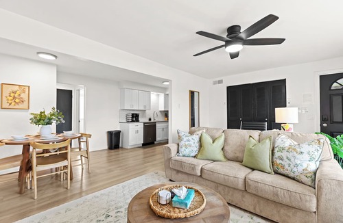 Royal Oak Apartment | New! Modern 2BR by Downtown Royal Oak | King Beds
