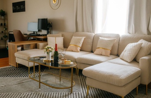 Dunning Apartment | New Modern 3BR Gym Workspace Quiet Location