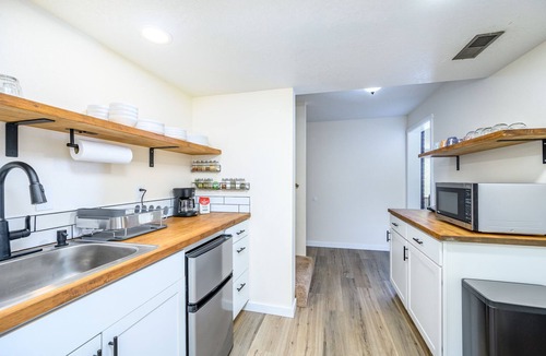 Dundee Bed & Breakfast | New One Bedroom B&B Walking Distance to Downtown Dundee!