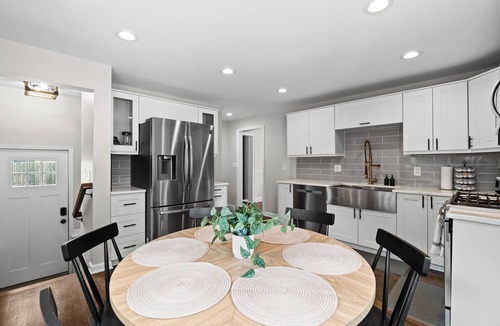 Drayton Plains House | New! Private Lakefront Retreat [3BR/2BA] Game Room