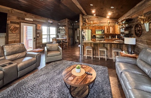 Mountain View Cabin | *NEW* River Valley Retreat ~ directly on White River