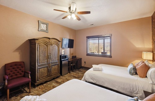 Hildale Cabin | NEW! Room 13- Silver Reef by Zion Cliff Lodge