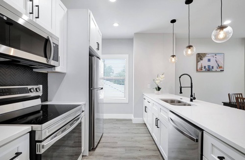 Historic Garderns House | New Sanders Home! 3 Bedroom, 3.5 bath. Downtown.
