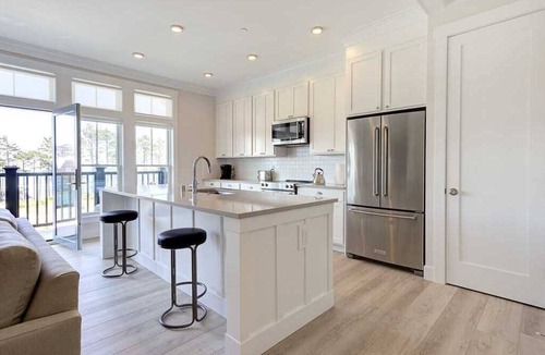 Seabrook House | New* Seabrook's Serendipity, a family-friendly loft right in Town Center!