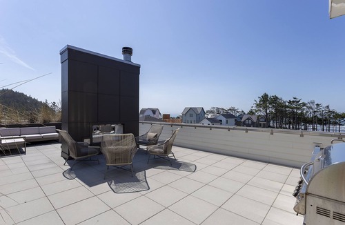 Seabrook House | New* Seabrook's Serendipity, a family-friendly loft right in Town Center!