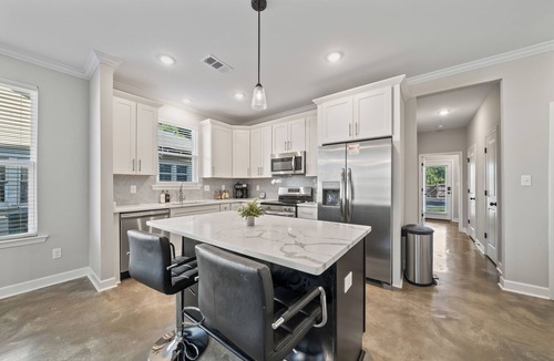 Crosstown House | NEW Townhome - Gated Parking, DT/Midtown Close