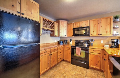 Two Harbors Condo | NEW: Two Harbors Superior Lakefront 1BR Corner | Pool | Hot Tub & Sauna | EV