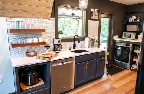 Helen Cabin | New Upscale Rustic A-frame cabin sitting on golf course