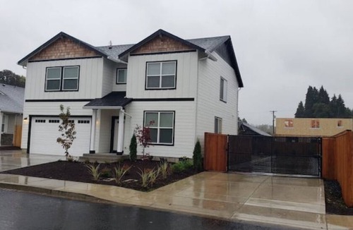 Springfield House | Newly constructed spacious home in Eugene/Springfield near UO and Autzen stadium