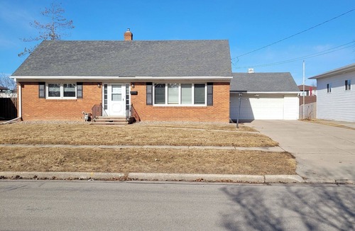 De Pere House | Newly Remodeled - 4 bedrooms Sleeps 7