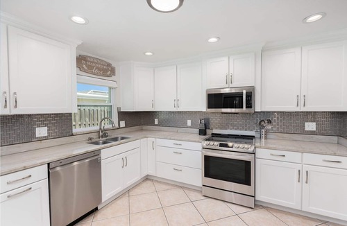 Cocoa Isles House | Newly remodeled. Waterfront. 7 min walk from the beach!