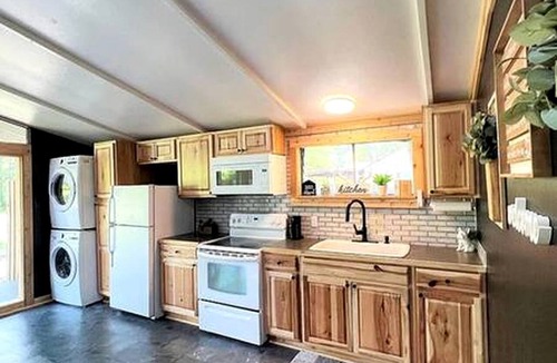 Jefferson Cabin | Newly Renovated Cabin Perfect for a Lake and Peaceful Retreat in Texas