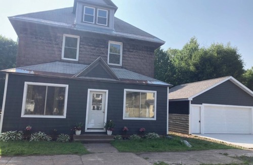 Calumet House | Newly Renovated Pet-Friendly Spacious House in Downtown Calumet