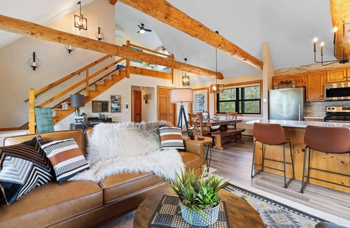 Sister Bay Cabin | Newly Updated Log Home on 5 acres - The Great Escape