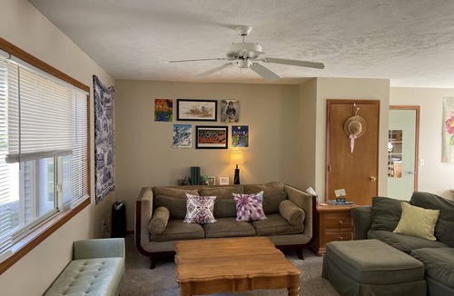 Thompsonville Condo | Nicely Appointed 2 Bedroom ~Less Than 1 Mi to Crystal Mtn