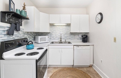 La Pointe Apartment | Niche Suite at Ferry Landing Suites in Downtown La