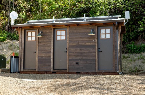 Tierra Del Mar Cabin | North Peak Dome, King - w/SHARED Luxury Bathhouse Access